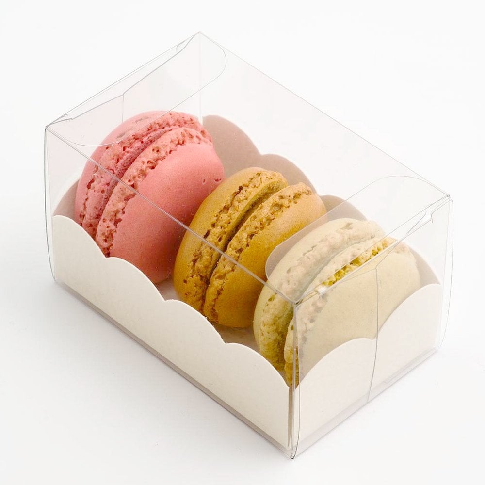 Clear Macaron Box with Scallop Insert